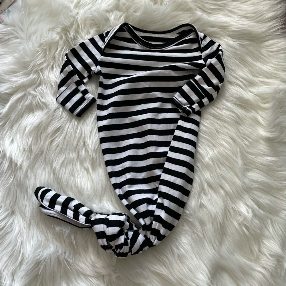 Infant knotted gown